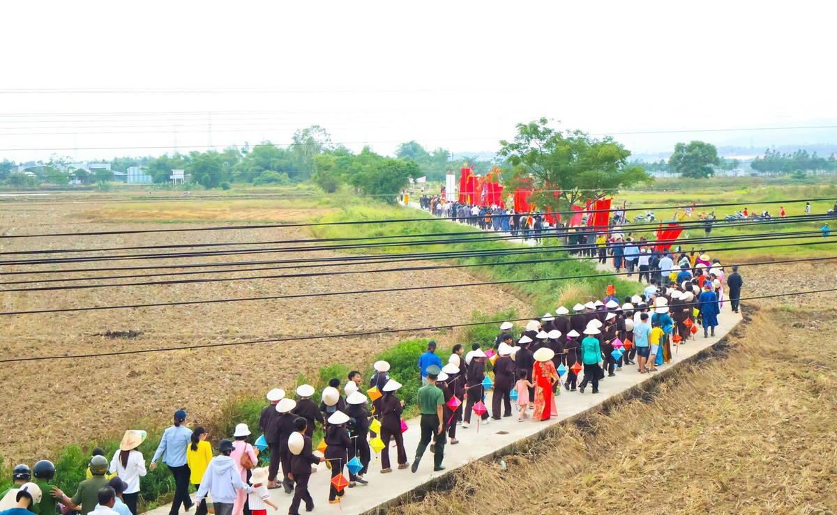 Rực rỡ sắc màu đoàn rước Thần Nông trong Lễ hội Mục đồng Đà Nẵng