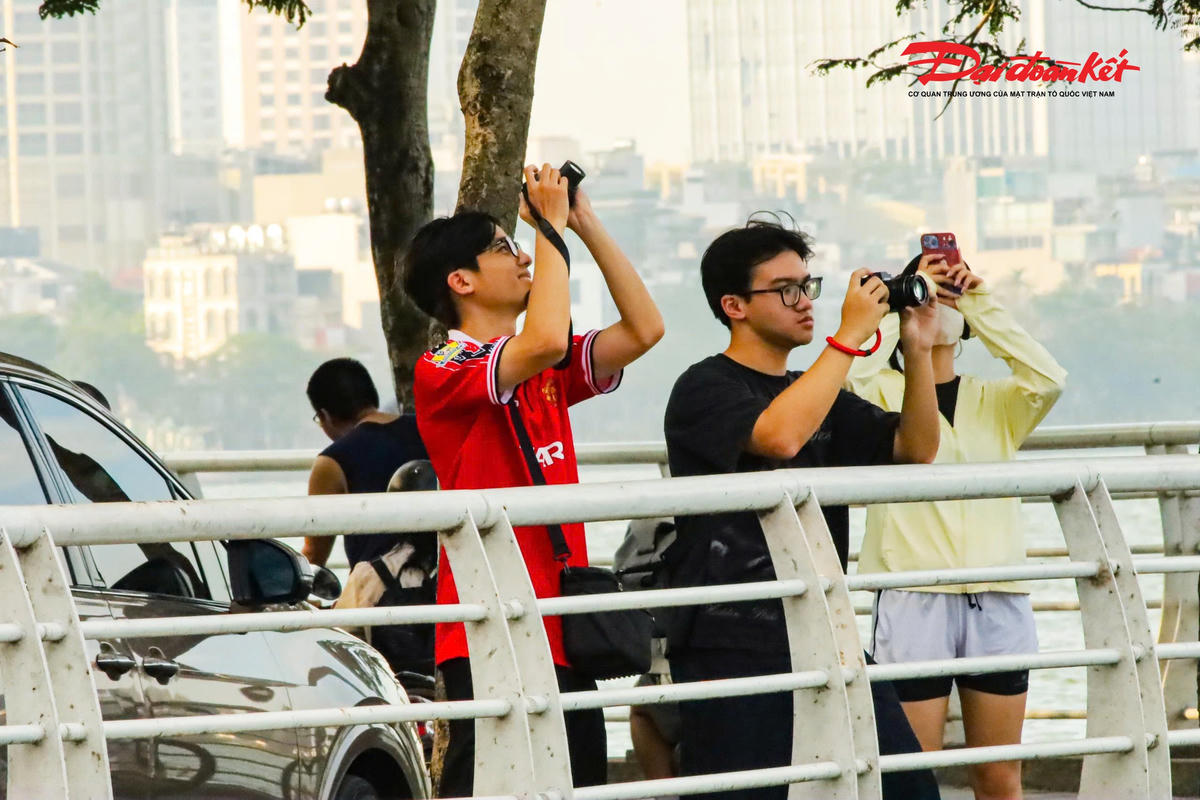 Hà Nội đẹp nao lòng vào mùa hoa tháng Năm