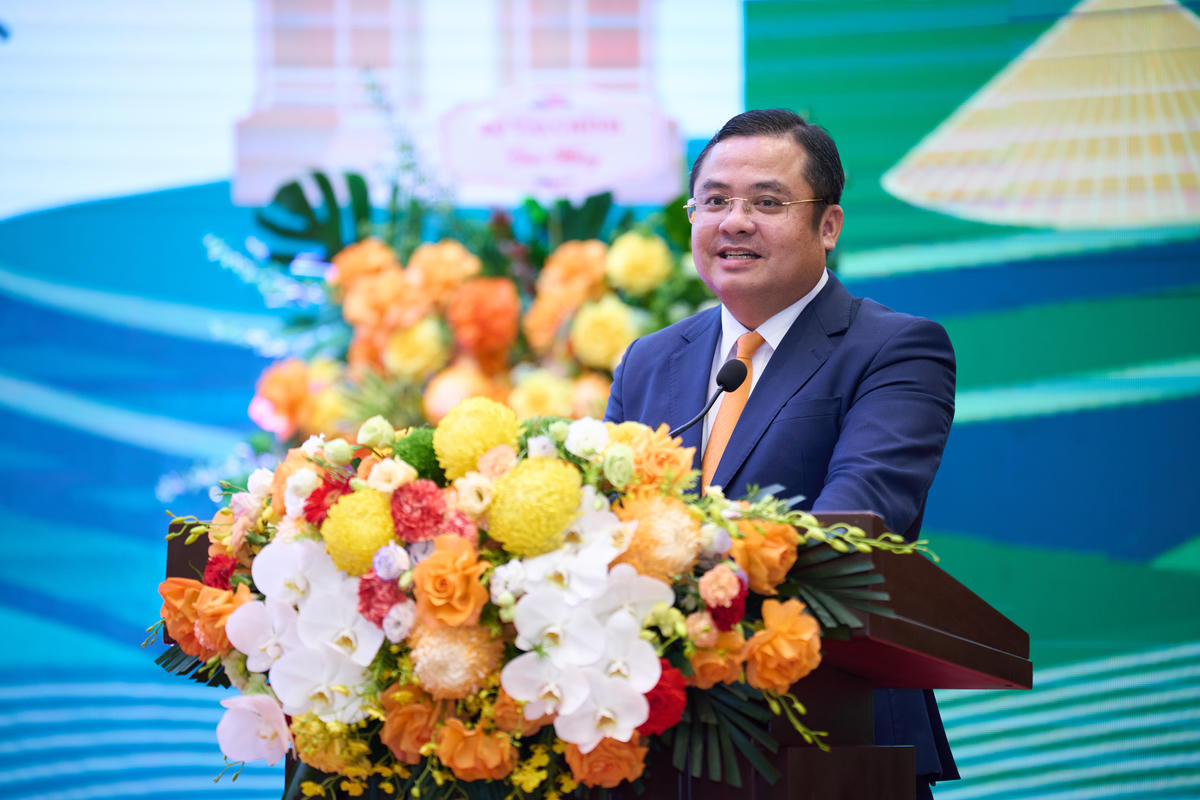 Thay mặt Tập đoàn, Chủ tịch&nbsp;HĐTV&nbsp;Phùng Quang Hiệp cam kết&nbsp;Vinachem sẽ tiếp tục đẩy mạnh đổi mới sáng tạo, ứng dụng khoa học công nghệ, phát triển hệ sinh thái số và thúc đẩy chuyển đổi xanh trong toàn ngành.