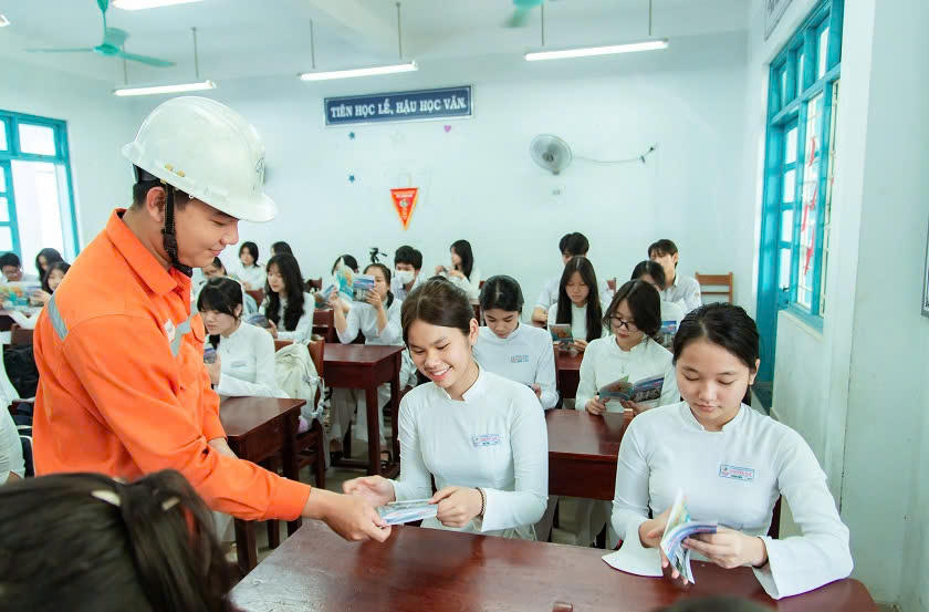 Nâng cao ý thức tiết kiệm điện cho học sinh