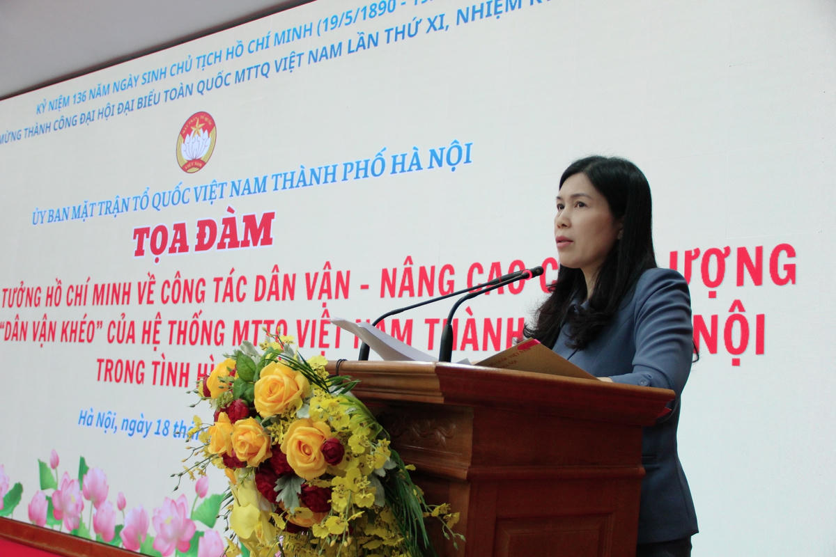Bà Trần Thị Phương Hoa, Phó Chủ tịch Thường trực Ủy ban MTTQ Việt Nam thành phố Hà Nội phát biểu tại hội nghị tọa đàm. Ảnh: PV