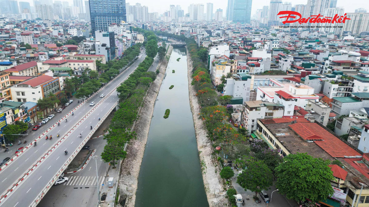 Hà Nội đẹp nao lòng vào mùa hoa tháng Năm