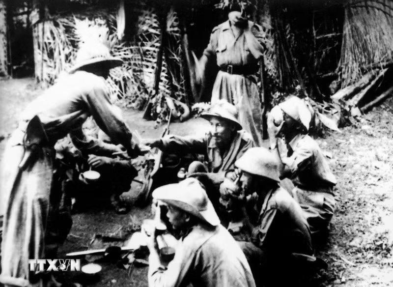 ttxvn-1405-chu-tich-ho-chi-minh-tinh-yeu-bao-la-nhan-dan-5.jpg