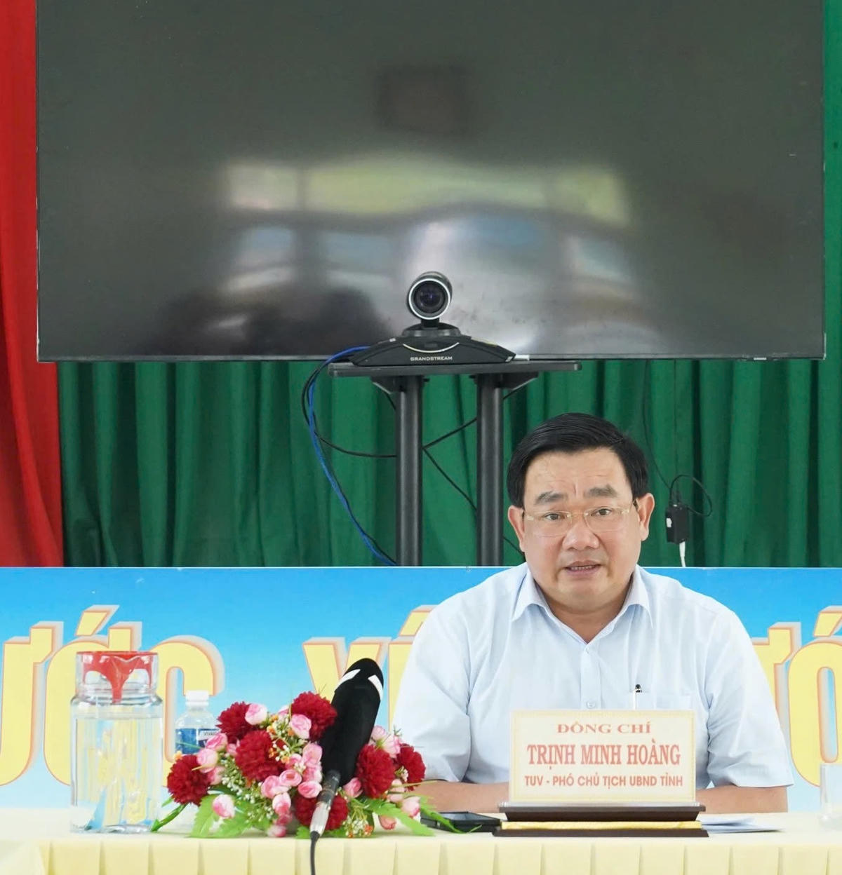 Ông Trịnh Minh Hoàng, Phó Chủ tịch UBND tỉnh Khánh Hòa, phát biểu tại cuộc họp.