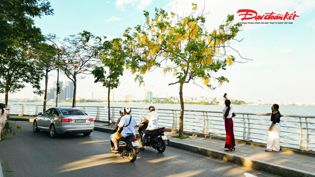 Hà Nội đẹp nao lòng vào mùa hoa tháng Năm