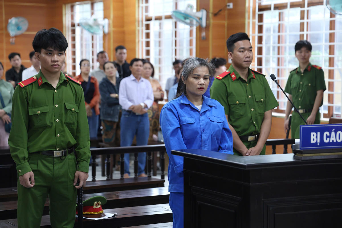 Bị cáo Nguyễn Thị Quyên tại TAND tỉnh Quảng Ngãi. Ảnh: CD.