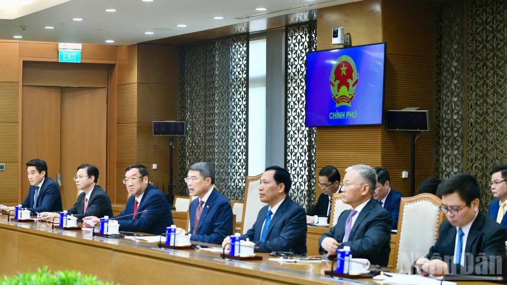 Thủ tướng Lê Minh Hưng cùng lãnh đạo một số bộ, ngành Việt Nam tham dự buổi tiếp. (Ảnh: THANH GIANG)