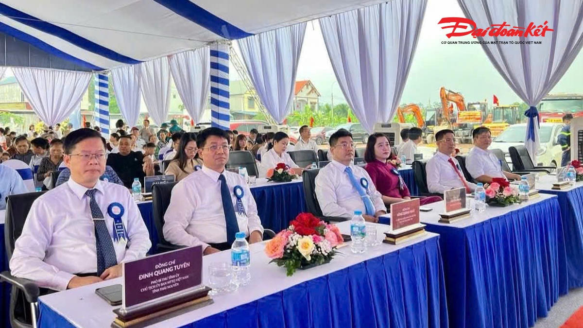 Ông Đinh Quang Tuyên, Phó Bí thư Tỉnh ủy, Chủ tịch Ủy ban MTTQ Việt Nam tỉnh Thái Nguyên và các đại biểu dự khởi công dự án Khu đô thị City Home.