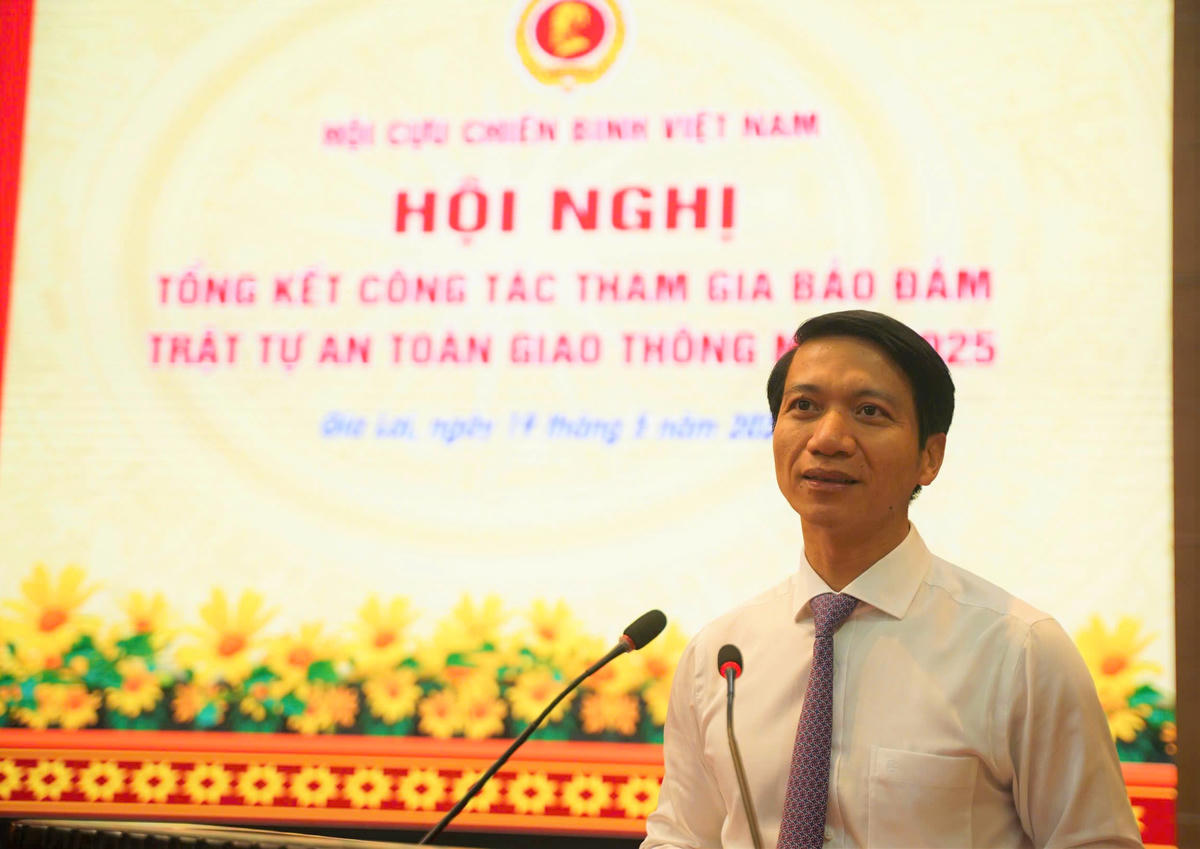 Ông Nguyễn Ngọc Lương, Phó Bí thư Tỉnh ủy, Chủ tịch Ủy ban MTTQ Việt Nam tỉnh Gia Lai phát biểu tại hội nghị. Ảnh: Đình Sang.