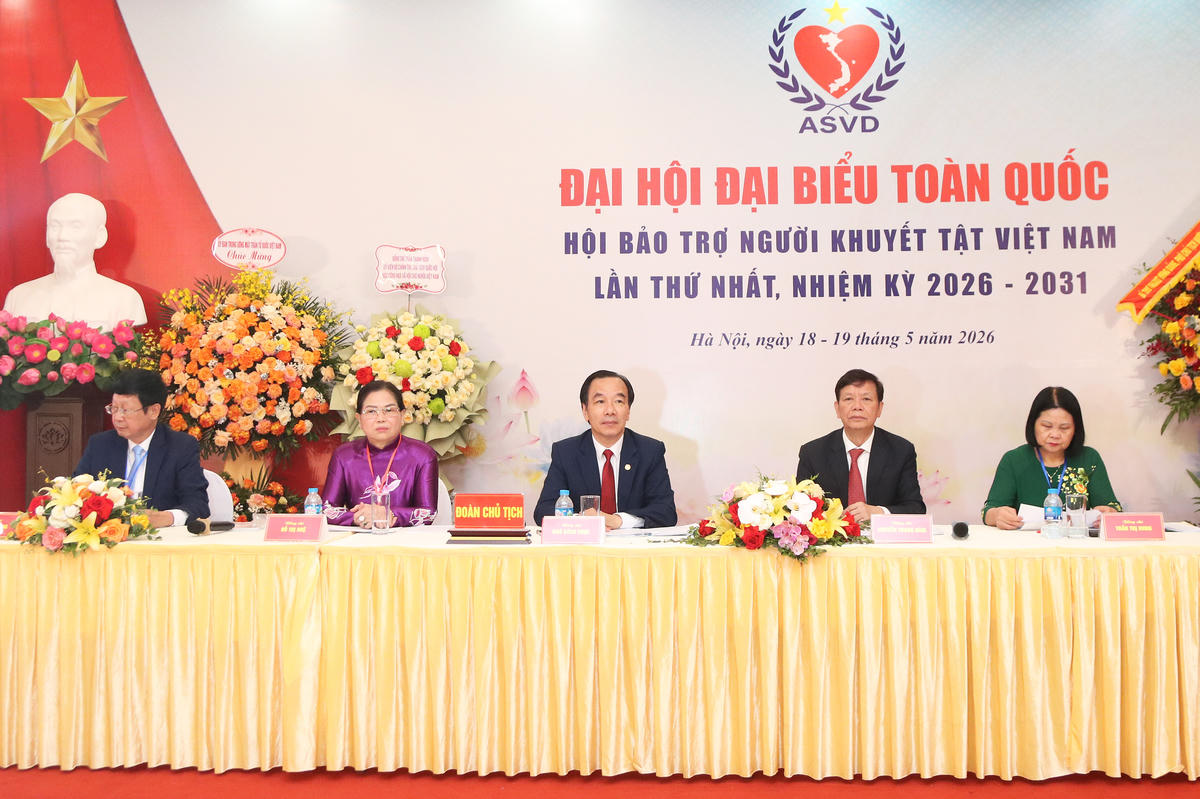 Đoàn Chủ tịch điều hành Đại hội.
