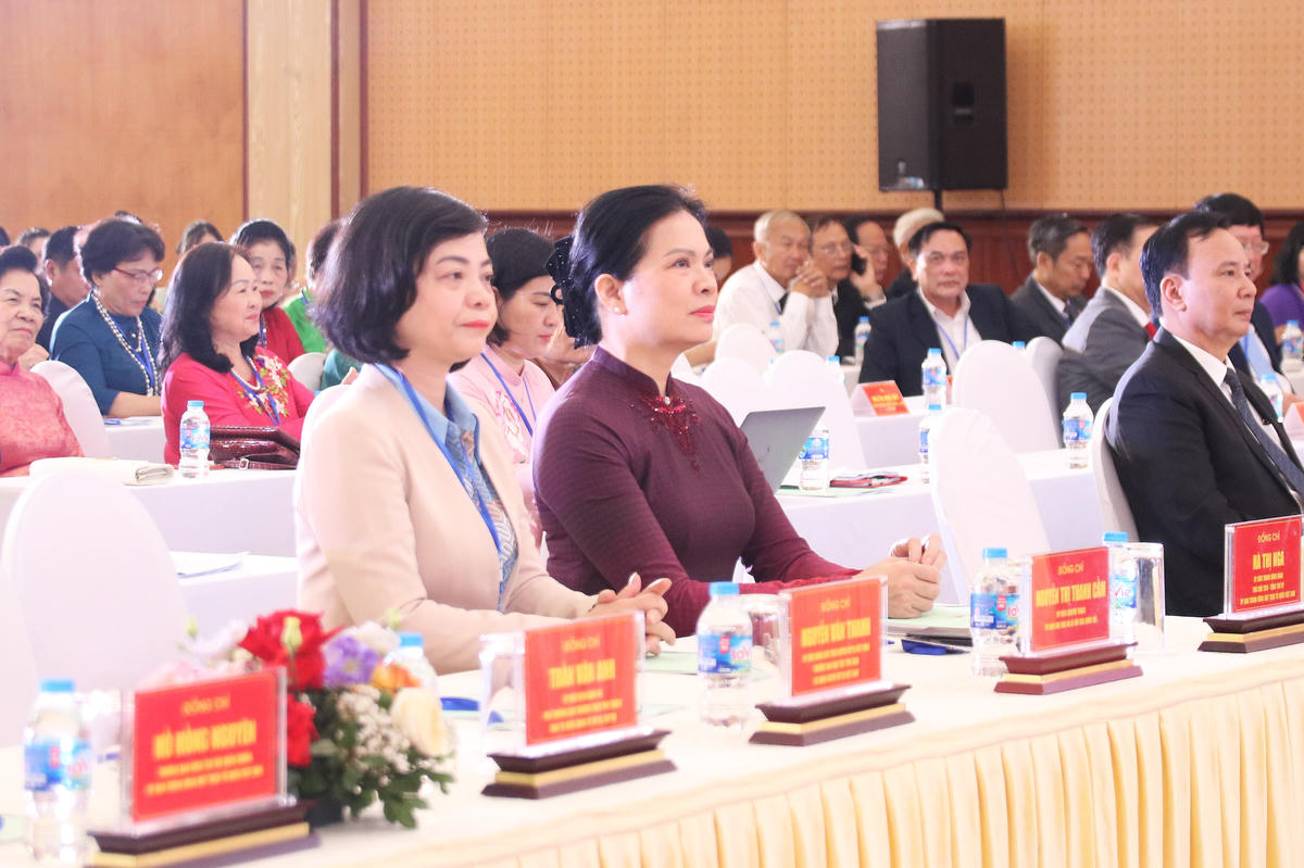 Ủy viên Trung ương Đảng, Phó Chủ tịch - Tổng Thư ký UBTƯ MTTQ Việt Nam&nbsp;Hà Thị Nga và các đại biểu tham dự Đại hội. Ảnh: Tiến Đạt.