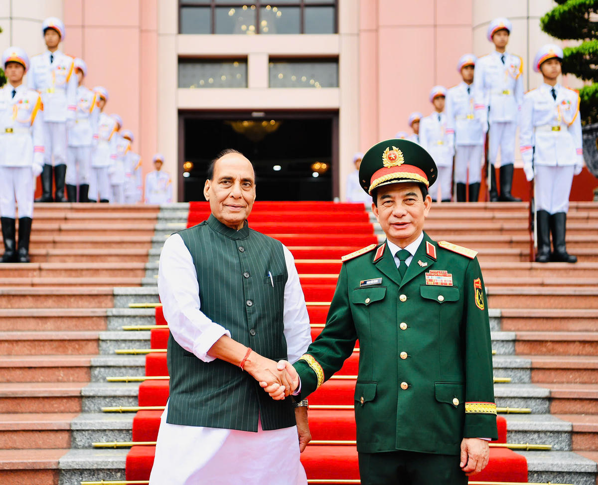 Đại tướng Phan Văn Giang và Bộ trưởng Bộ Quốc phòng Ấn Độ Rajnath Singh. Ảnh: Trọng Hải