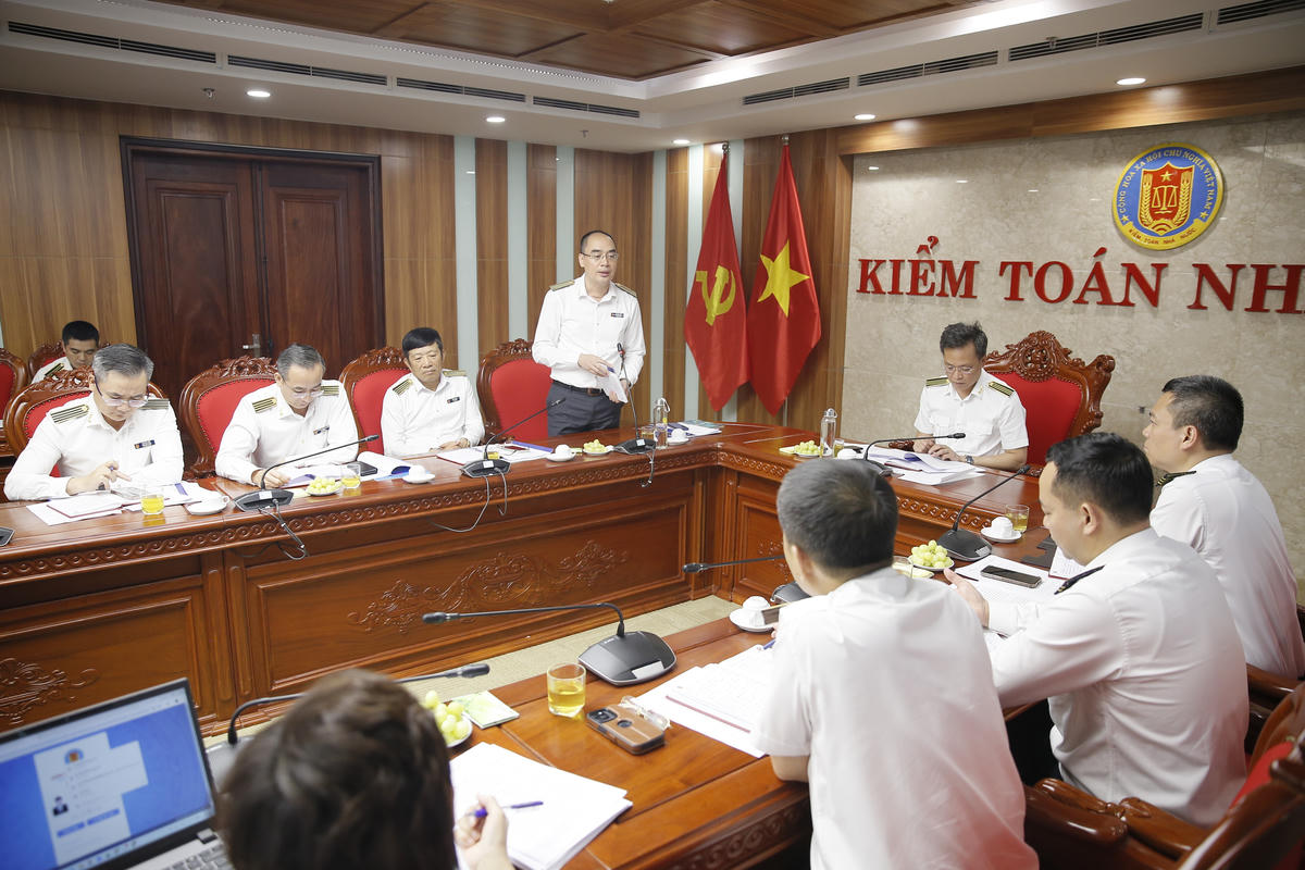 Phó Tổng Kiểm toán nhà nước Bùi Quốc Dũng phát biểu tại buổi làm việc.