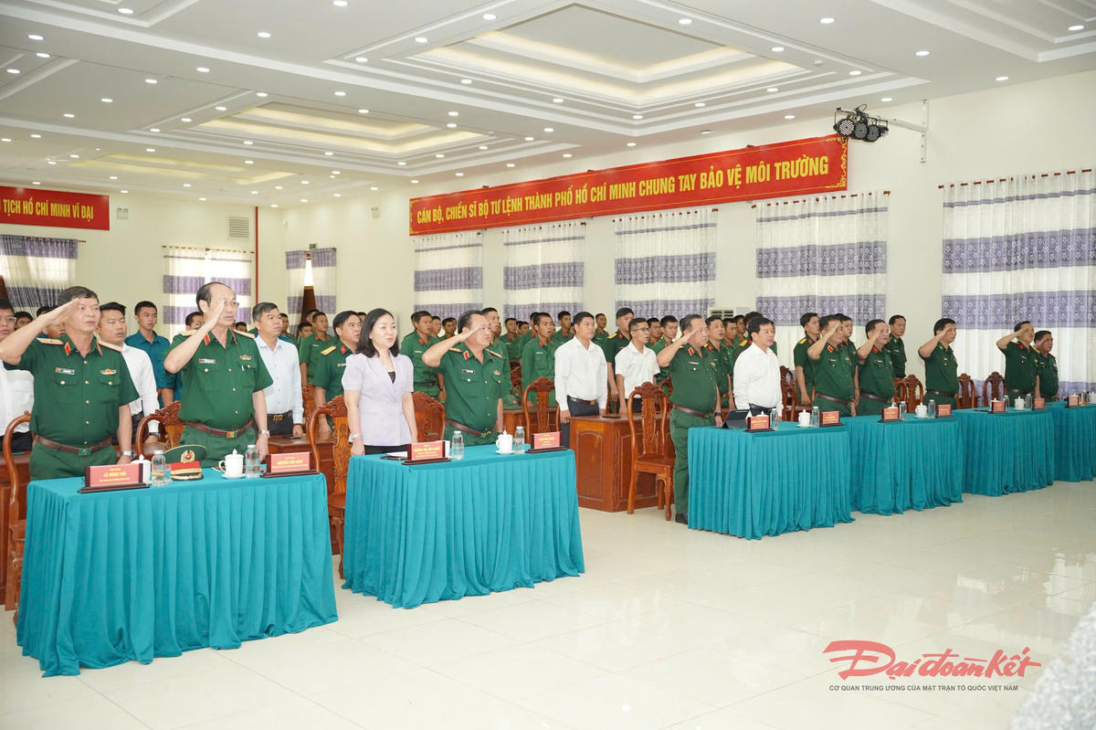 Phát động phong trào trồng cây 'Đời đời nhớ ơn Bác Hồ' trong lực lượng vũ trang TP Hồ Chí Minh