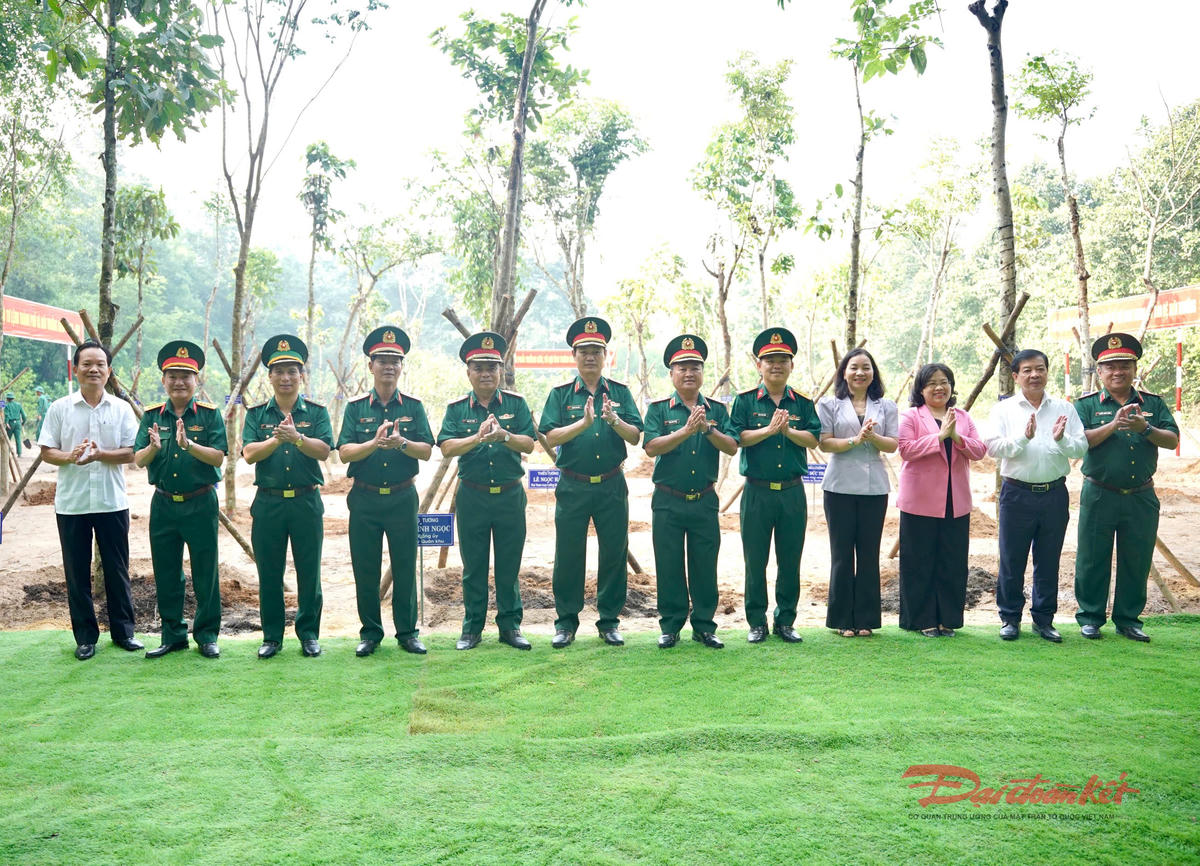 Phát động phong trào trồng cây 'Đời đời nhớ ơn Bác Hồ' trong lực lượng vũ trang TP Hồ Chí Minh