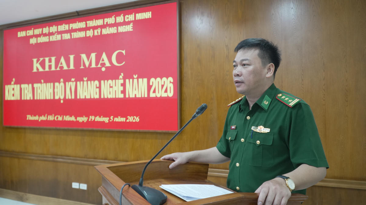 Thượng tá Đặng Hải Dương, Phó Chỉ huy trưởng Ban Chỉ huy BĐBP TP Hồ Chí Minh, Chủ tịch Hội đồng kiểm tra phát biểu. Ảnh: Quang Tiến.