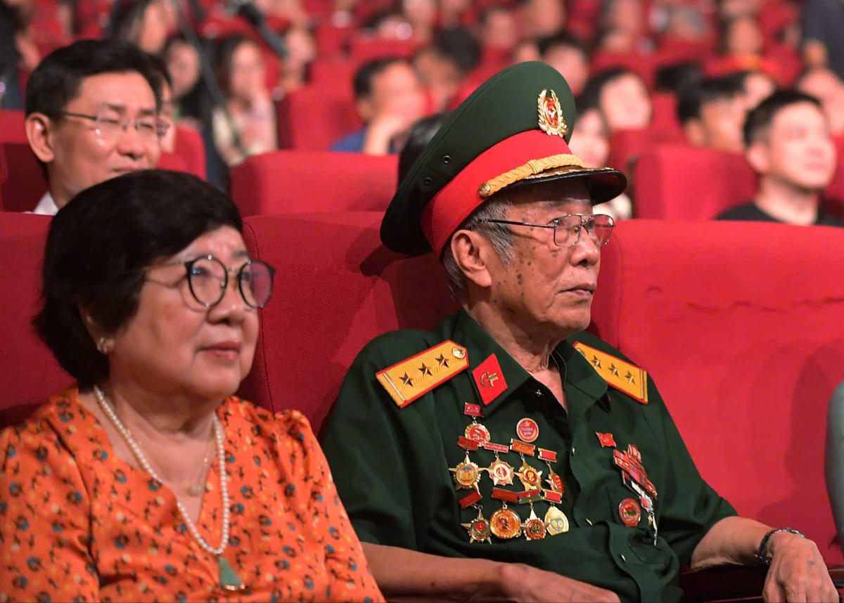 Ông Nguyễn Thế Nghĩa, cựu tù chính trị Nhà tù Phú Quốc đã xúc động khi trò chuyện về Bác.
