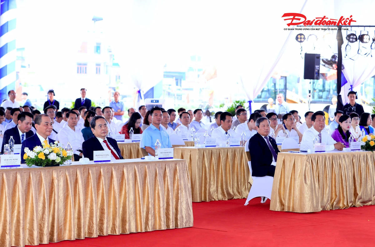 Ủy viên Bộ Chính trị, Chủ tịch Quốc hội Trần Thanh Mẫn tham dự lễ khởi công dự án&nbsp;trục không gian Quốc lộ 1A gắn với chỉnh trang và tái thiết đô thị đoạn từ đường Vành đai 1 đến nút giao Cầu Giẽ.&nbsp;