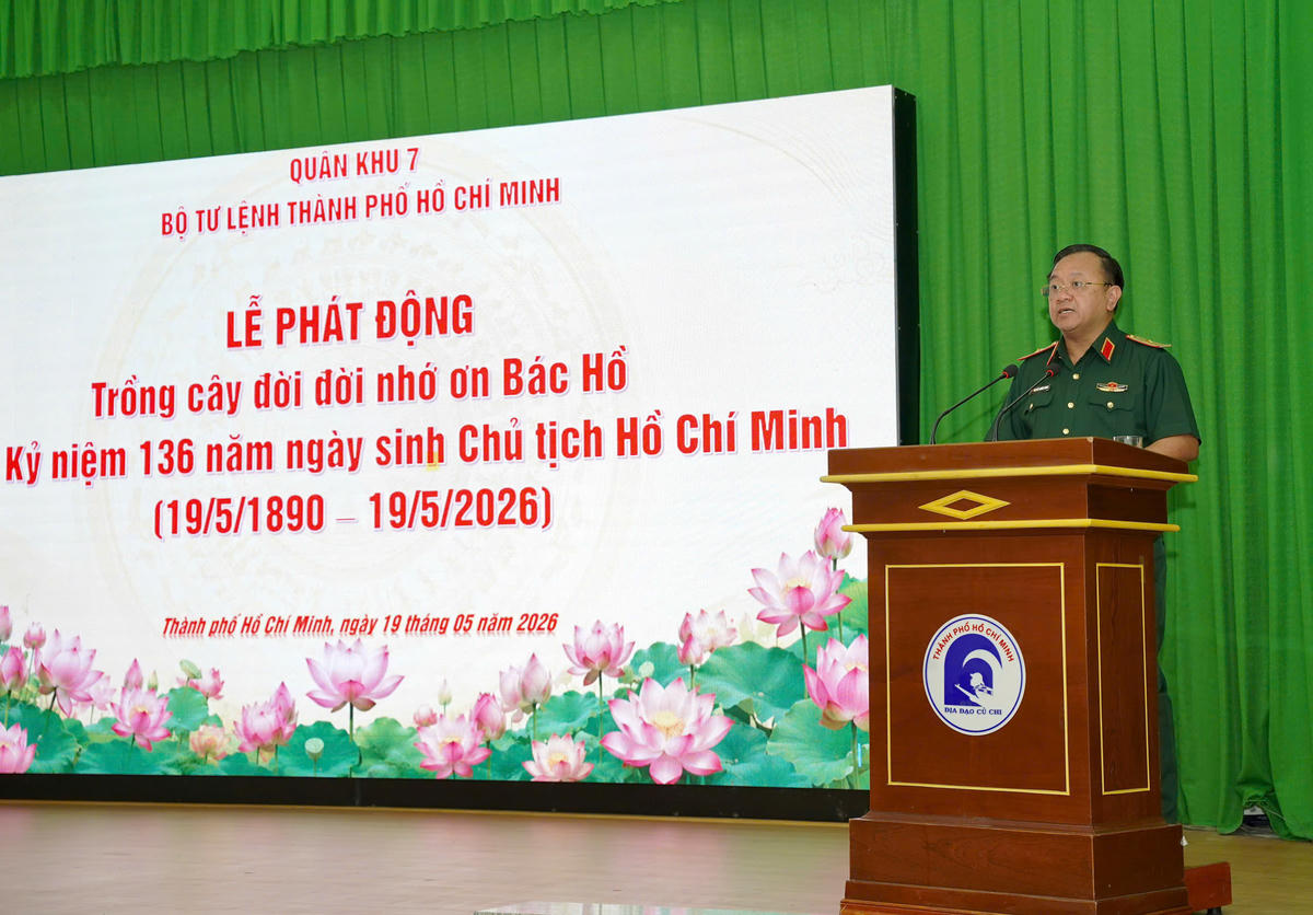 Thiếu tướng Nguyễn Thành Trung, Chính ủy Bộ Tư lệnh TP Hồ Chí Minh phát biểu tiếp thu ý kiến của đại diện Ban Thường vụ Thành ủy thành phố. Ảnh: Tuấn Tài.