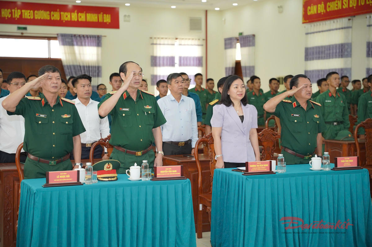 Phát động phong trào trồng cây 'Đời đời nhớ ơn Bác Hồ' trong lực lượng vũ trang TP Hồ Chí Minh