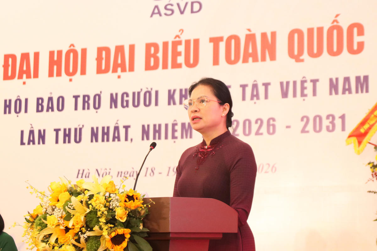 Phó Chủ tịch - Tổng Thư ký Hà Thị Nga phát biểu tại Đại hội.