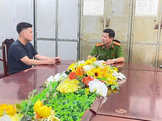 Đối tượng Trần Bình Minh tại cơ quan công an.