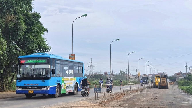 Một đoạn tuyến của Dự án nâng cấp, mở rộng Quốc lộ 21B đang được thi công mở rộng thuộc địa bàn xã Bình Minh.
