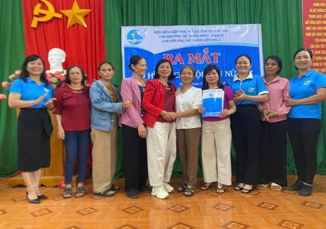 Hội LHPN xã Tân Hà Lâm Hà, tỉnh Lâm Đồng ra mắt “Chi hội phụ nữ số”. Ảnh: PV