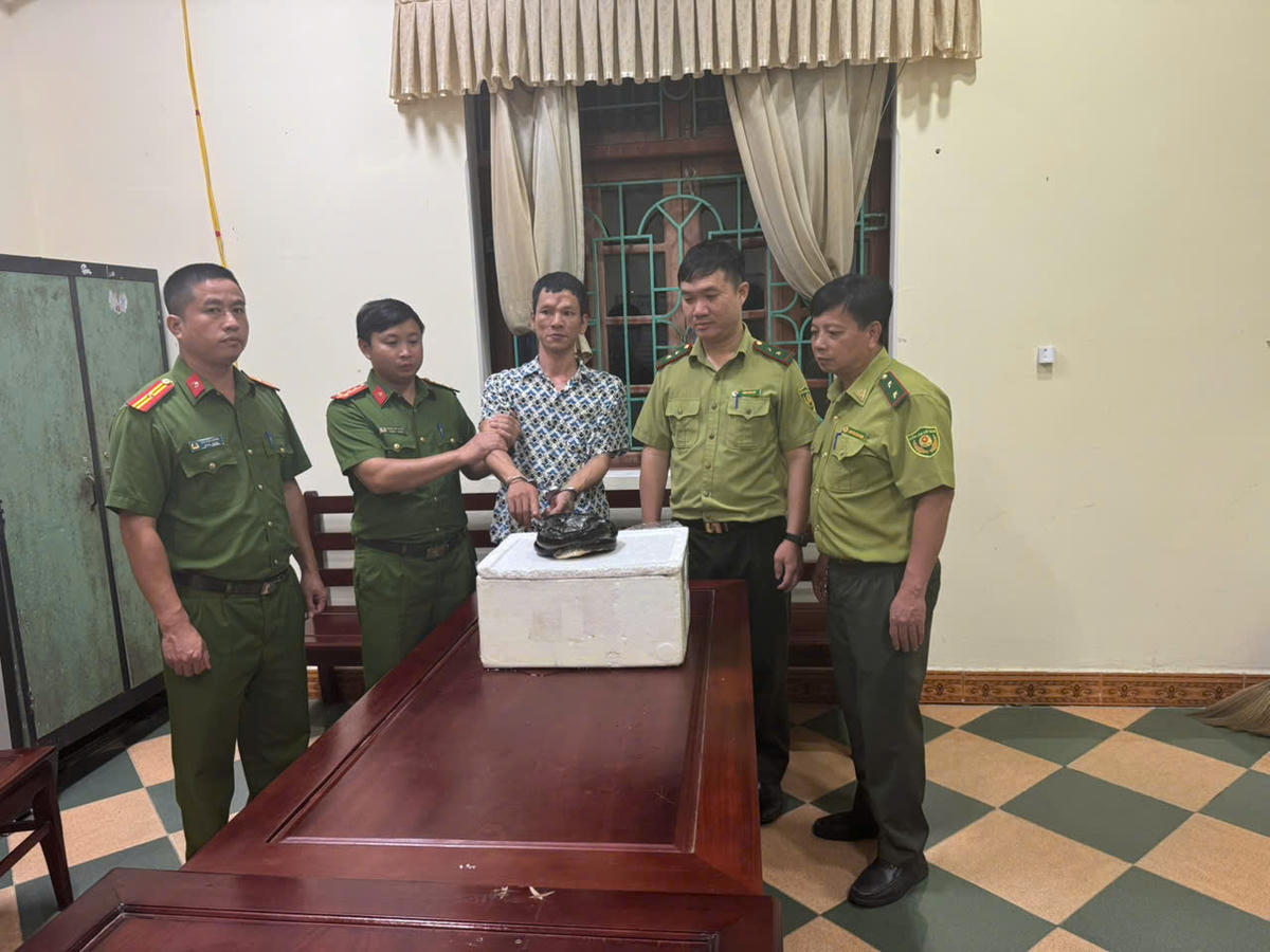 Đối tượng Nguyễn Đình Huy tại cơ quan công an.