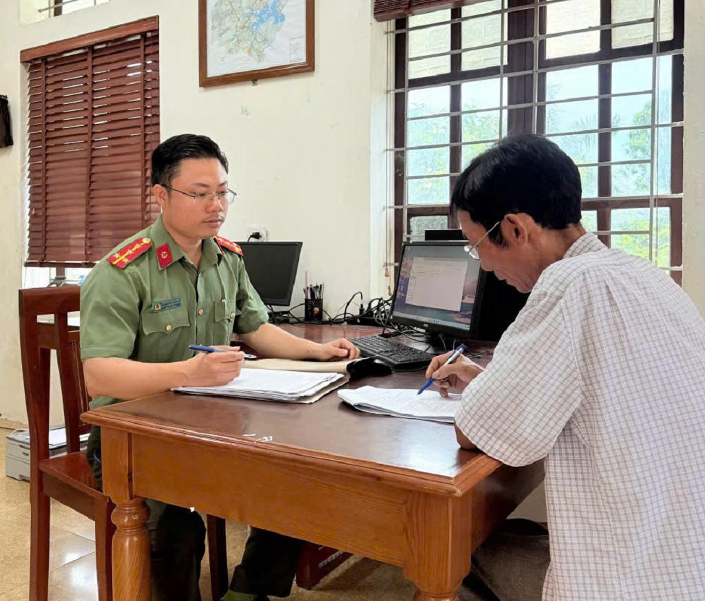 Ông N.V.C tại cơ quan Công an. Ảnh: Công an tỉnh Nghệ An