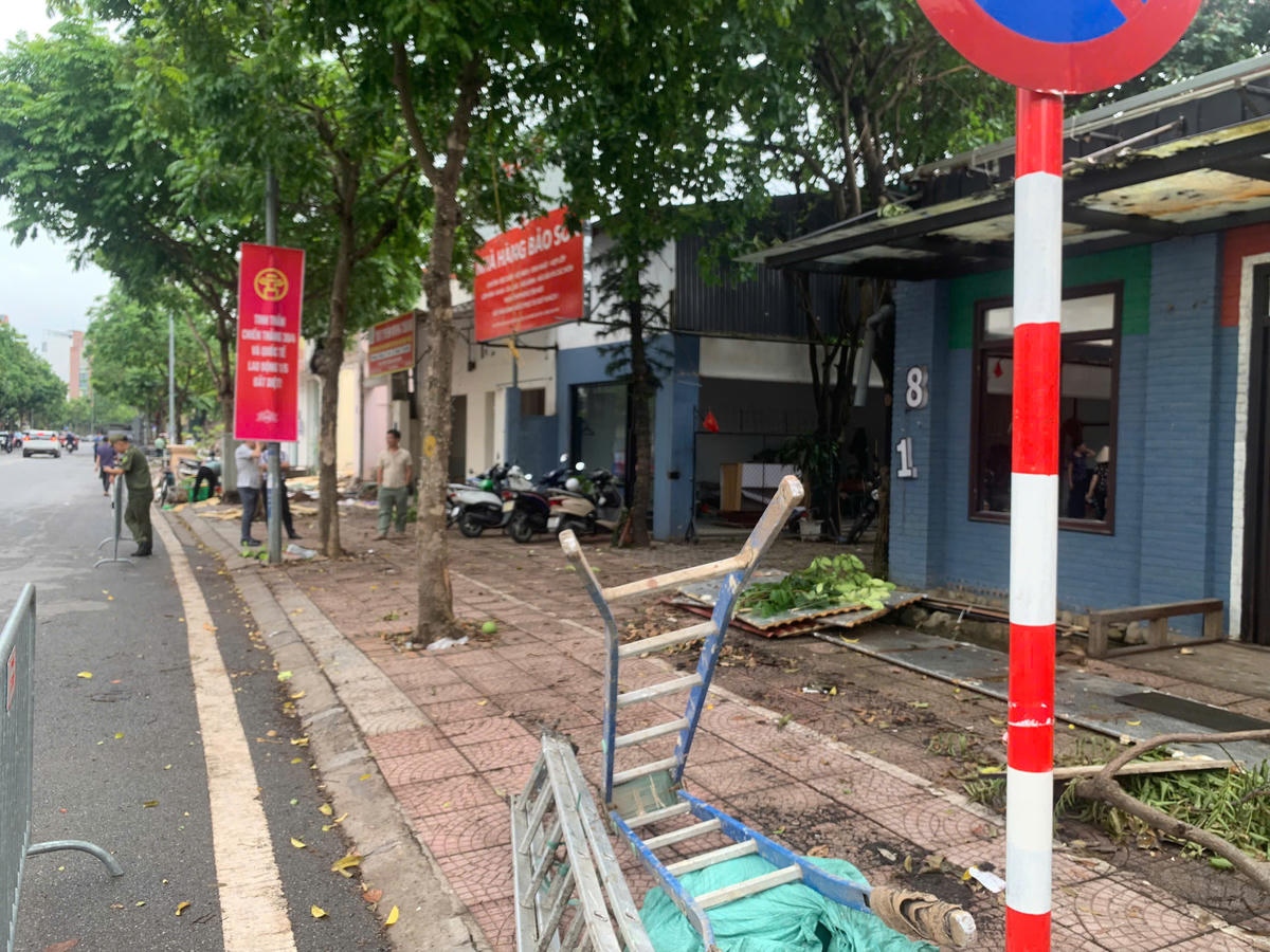 Hà Nội: Người dân phường Bồ Đề đồng thuận bàn giao mặt bằng thực hiện dự án thành phần phục vụ thi công cầu Trần Hưng Đạo