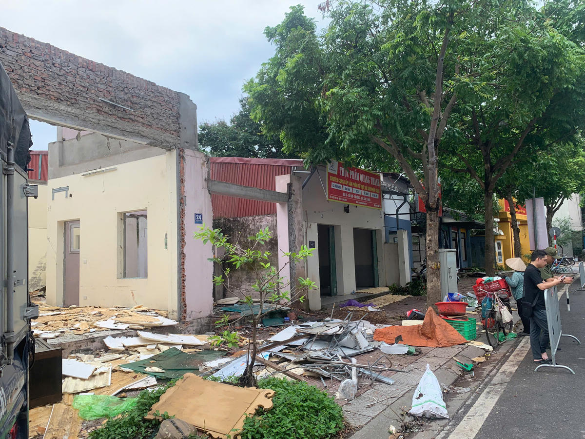 Hà Nội: Người dân phường Bồ Đề đồng thuận bàn giao mặt bằng thực hiện dự án thành phần phục vụ thi công cầu Trần Hưng Đạo