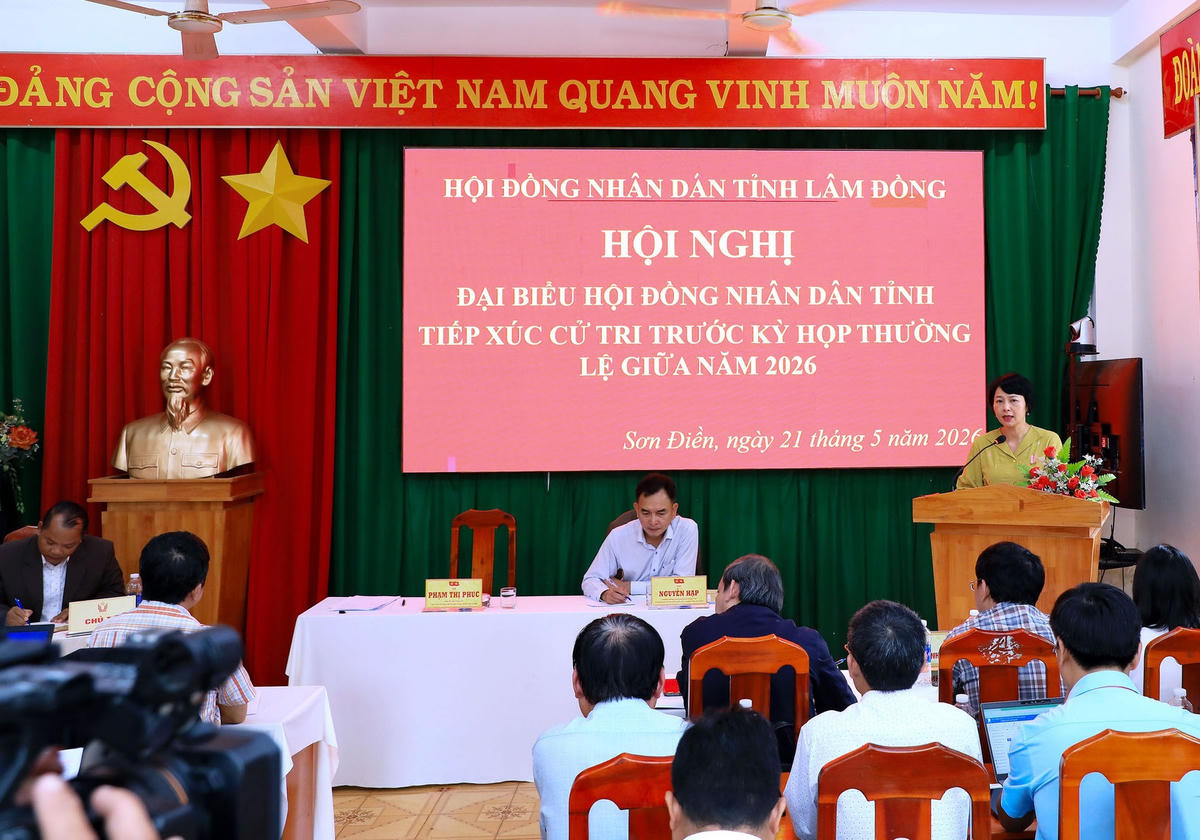Quang cảnh buổi tiếp xúc cử tri.