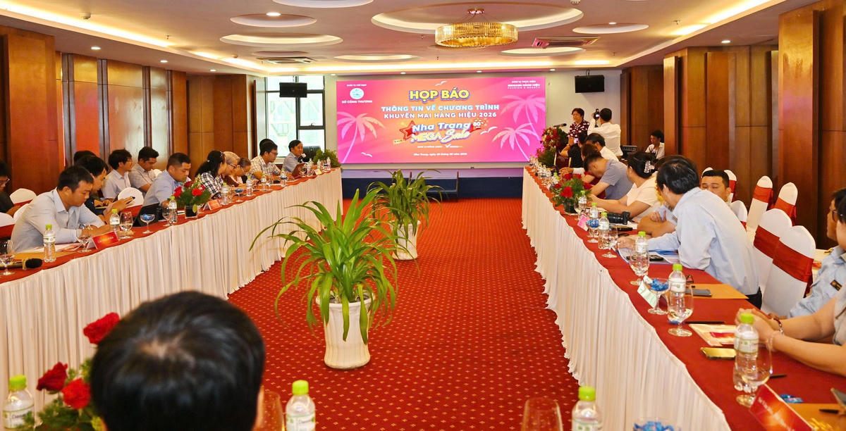 Quang cảnh buổi họp báo.