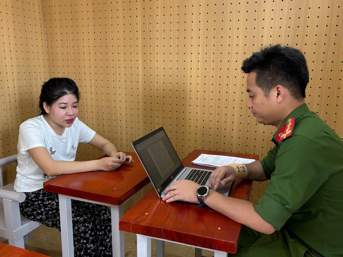 Đối tượng Kim Thị Linh tại cơ quan công an.
