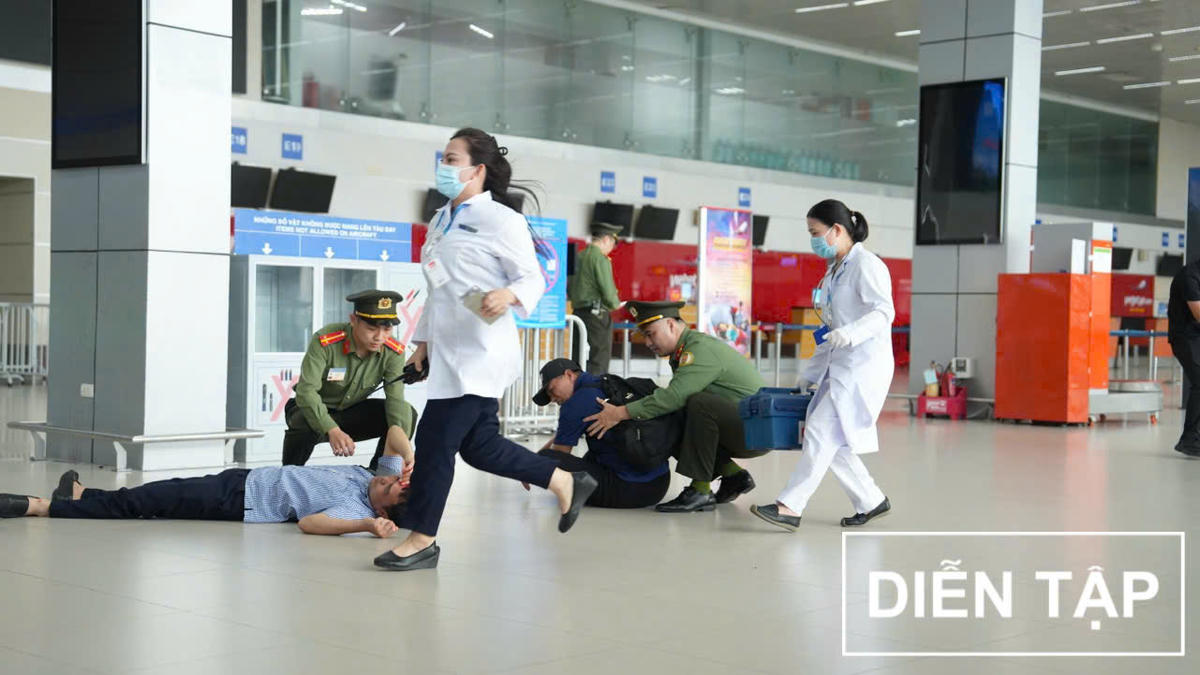 Hơn 300 người tham gia diễn tập khẩn nguy an ninh tại sân bay Nội Bài