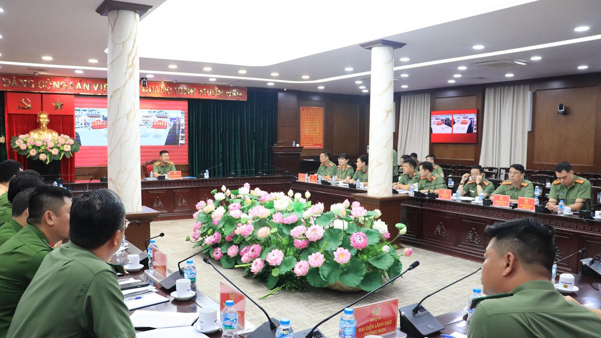 Công an TP Hà Nội triển khai nhiệm vụ tổ chức các hoạt động hưởng ứng Cuộc thi sáng tạo video clip “Tổ quốc bình yên”.