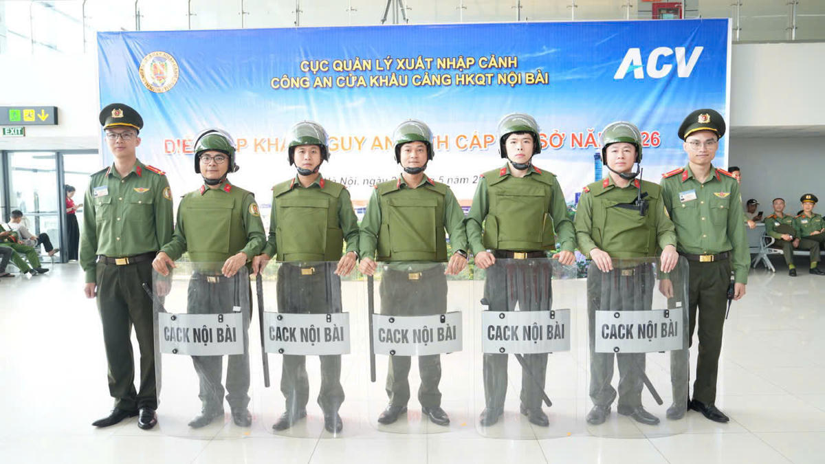 “Qua diễn tập, các đơn vị tiếp tục hoàn thiện cơ chế phối hợp, nâng cao khả năng xử lý các tình huống đột xuất, bất ngờ, góp phần bảo vệ tuyệt đối an ninh, an toàn cho Cảng HKQT Nội Bài trong mọi tình huống”, Đại tá Nguyễn Hữu Khánh cho biết.