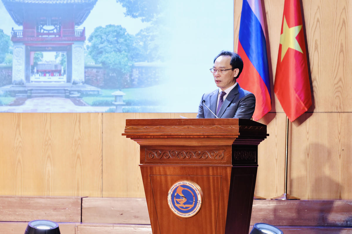 Bộ trưởng Bộ GDĐT Hoàng Minh Sơn phát biểu tại hội nghị. Ảnh: Văn Mạnh
