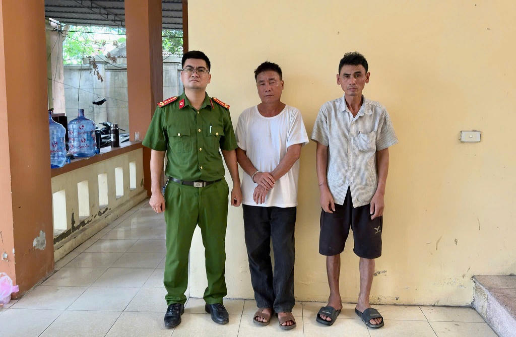Hai đối tượng tại cơ quan Công an. Ảnh: Công an tỉnh Nghệ An
