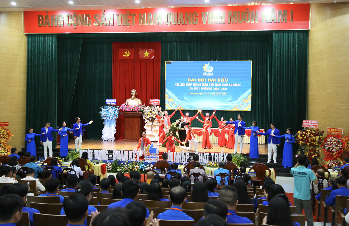 Văn nghệ chào mừng Đại hội. Ảnh: Thanh Tiến