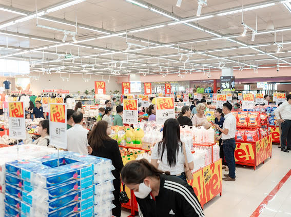 Nhiều sản phẩm thiết yếu gia đình được bày bán với giá ưu đãi tại hệ thống WinMart.