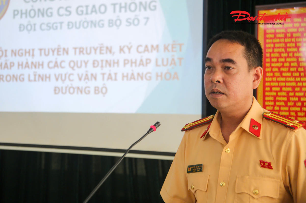 Phát biểu chỉ đạo tại hội nghị, Trung tá Nguyễn Thanh Tùng, Phó Đội trưởng Đội CSGT đường bộ số 7 nhấn mạnh, doanh nghiệp vận tải cần nâng cao hơn nữa vai trò, trách nhiệm trong quản lý phương tiện và đội ngũ lái xe; không vì lợi nhuận mà buông lỏng công tác kiểm tra, giám sát. Mỗi doanh nghiệp cần chủ động xây dựng văn hóa giao thông an toàn, coi việc chấp hành pháp luật là yếu tố cốt lõi để phát triển bền vững.