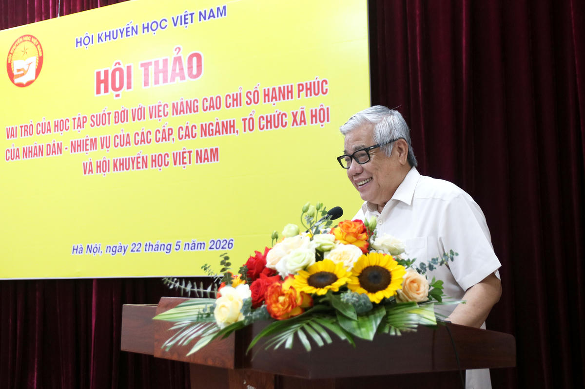 GS.TSKH Vũ Minh Giang - Chủ tịch Hội đồng Khoa học và Đào tạo Đại học Quốc gia Hà Nội phát biểu tại Hội thảo.