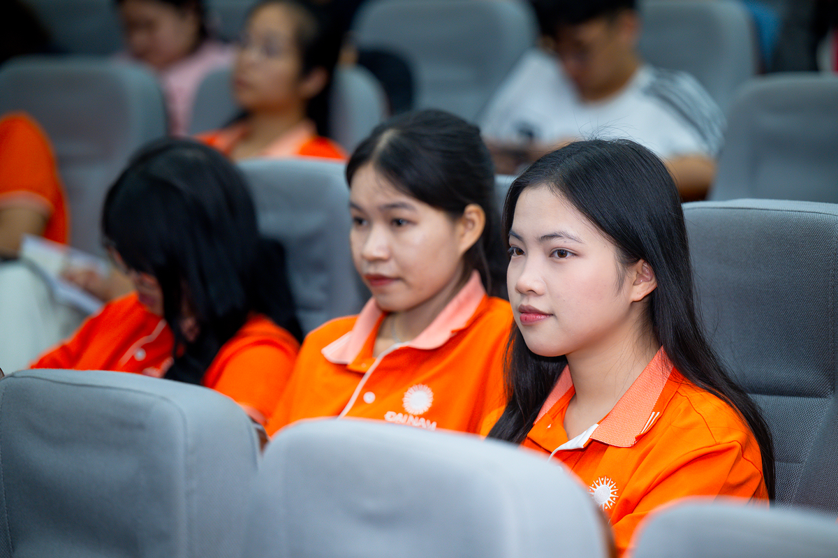 Hội thảo có sự tham gia của đông đảo sinh viên.
