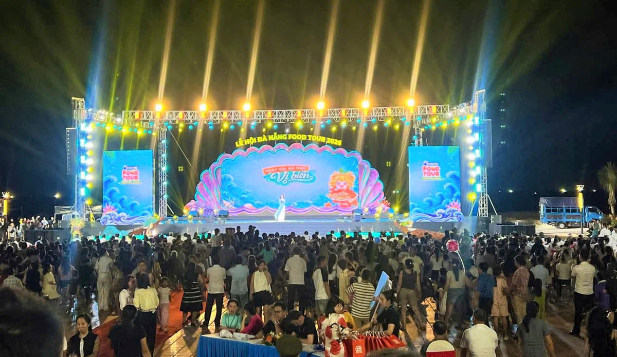 Quang cảnh&nbsp;Ngày hội ẩm thực “Vị Biển”. Ảnh: CĐ.