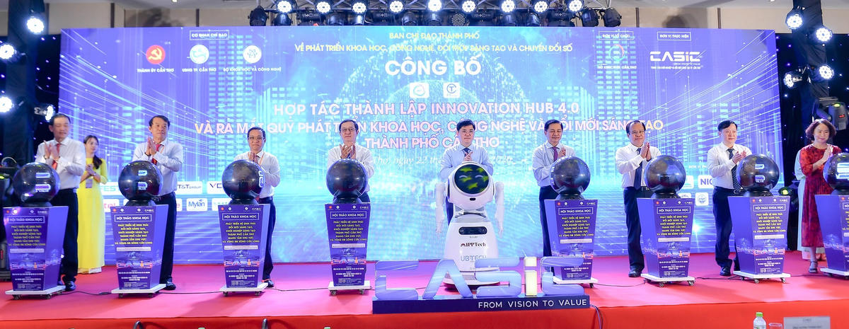 Công bố hợp tác thành lập Innovation Hub 4.0 giữa Sở KHCN TP Cần Thơ và Tập đoàn CT Group và Ra mắt Quỹ phát triển khoa học, công nghệ và đổi mới sáng tạo TP Cần Thơ. Ảnh: VD