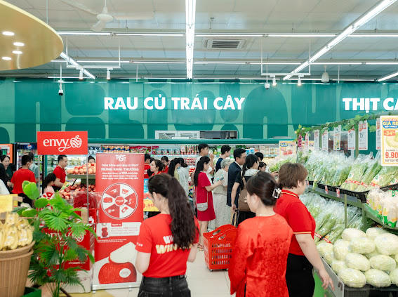 Khu vực rau củ trái cây với các sản phẩm tươi mỗi ngày tại siêu thị WinMart.