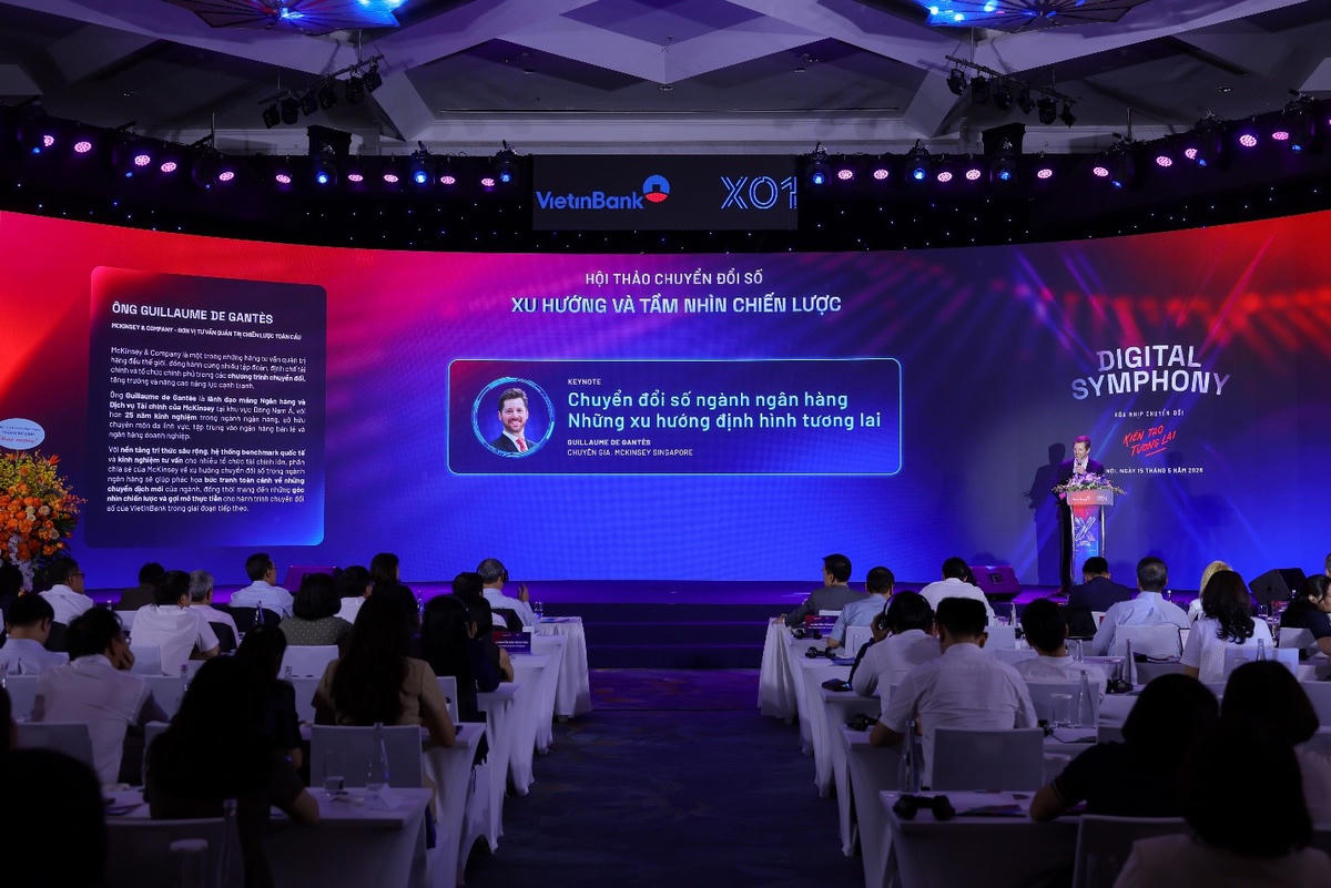 Chuyên gia Guillaume de Gantès trình bày keynote về chủ đề: “Chuyển đổi số ngành ngân hàng - Những xu hướng định hình tương lai”