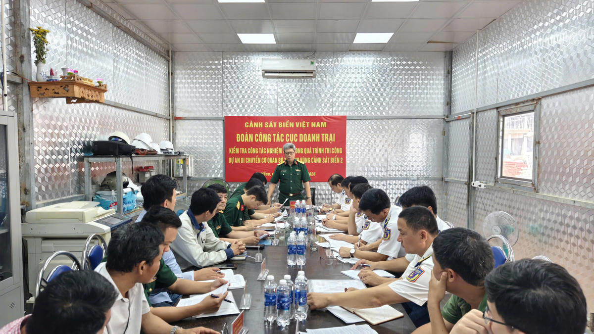 Đại tá Trần Dương Phúc, Phó Cục trưởng Cục Doanh trại, Trưởng đoàn kiểm tra quán triệt mục đích, nội dung kiểm tra. Ảnh: CSB 2.